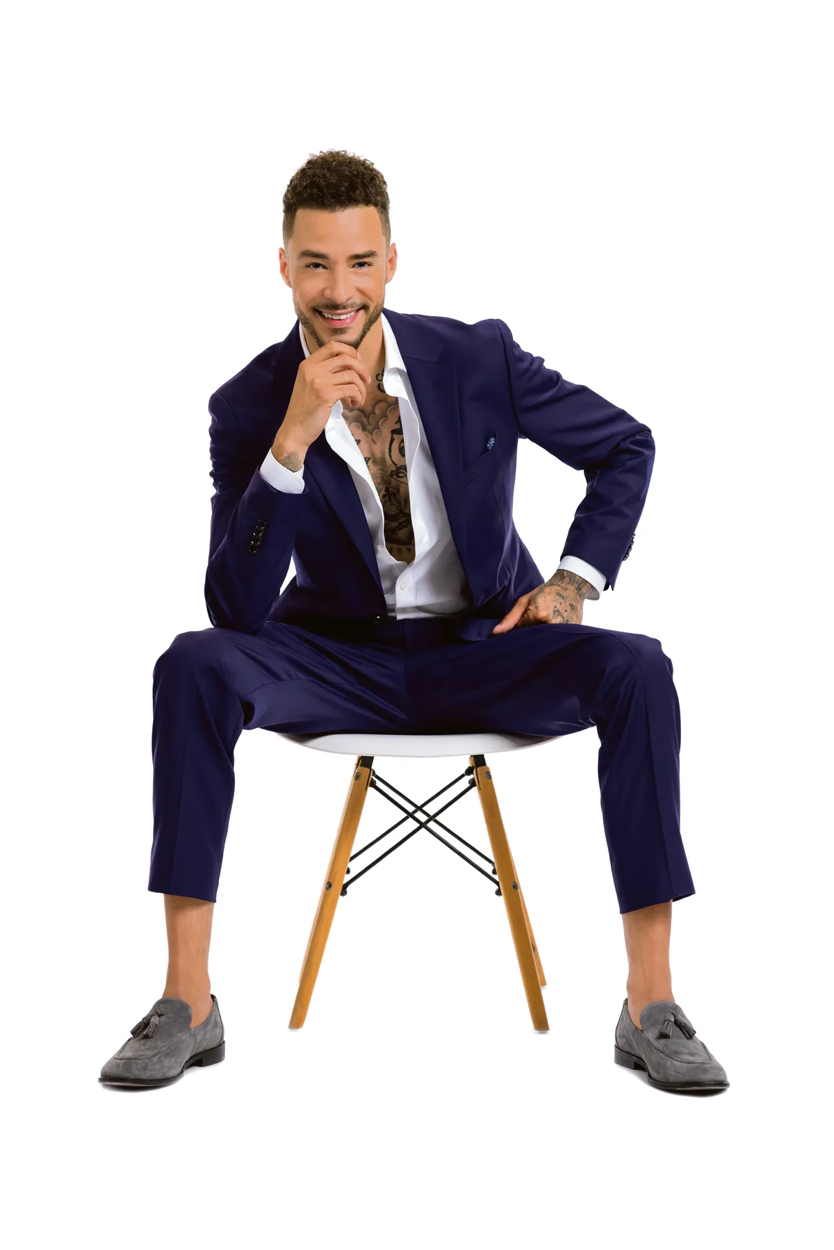 Der neue Bachelor Fabrizio Behrens sieht aus, wie Bachelors so aussehen: Tattoos, Muskeln, Dreitagebart.